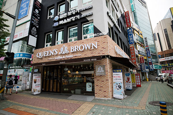 Queen's Brown coffee in Busan