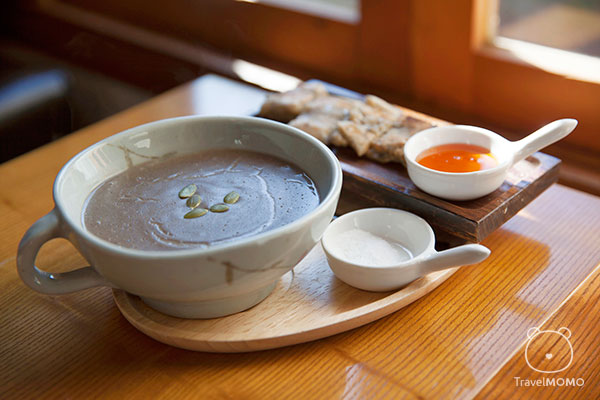 Sesame Congee and Rice Cake