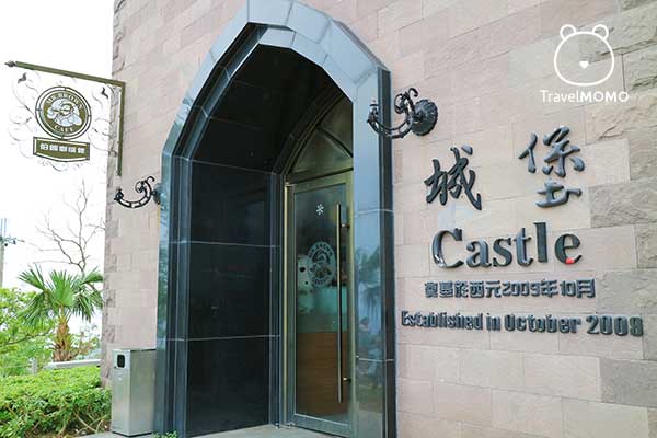 The Castle Cafe was established in October 2008. 城堡咖啡館（即百朗咖啡）於2009年10月成立。