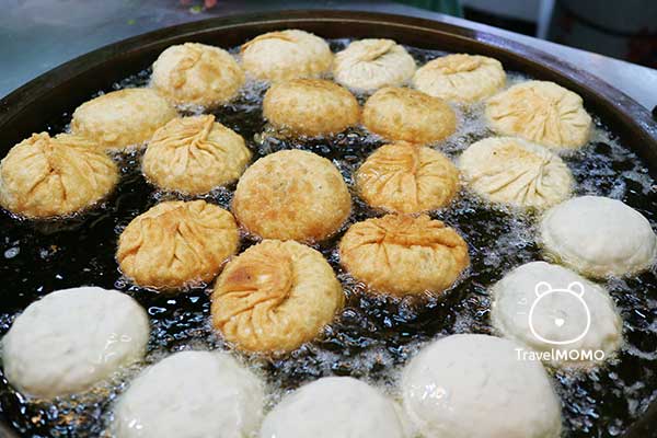Onion cakes in Luodong night market. 羅東夜市三星蔥餅