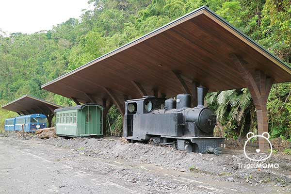 Old trains at the entranec of Mt Taiping 太平山入口的舊火車