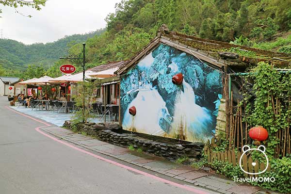 The Lake Cafe at Wang Long Pi 花田村湖畔咖啡