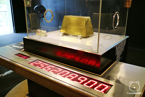 The 220 kg gold brick in New Taipei City Gold Museum 新北市黃金博物館的220公斤黃金磚