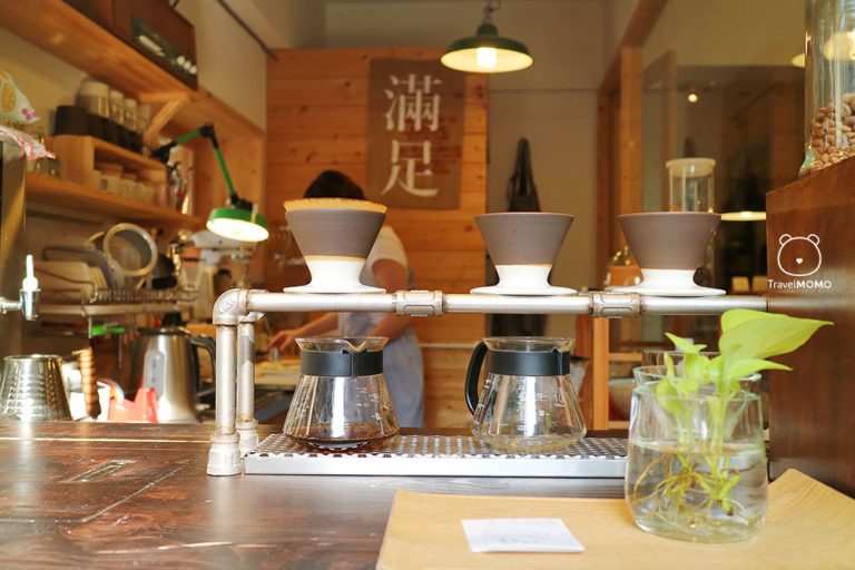 Drip coffee in Yong Kang Street