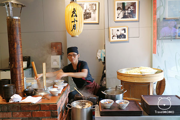 Du Hsiao Yueh noodle shop 台灣度小月