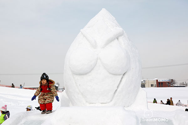 Snow sculptures at Asahikawa Winter Festival 旭川雪祭