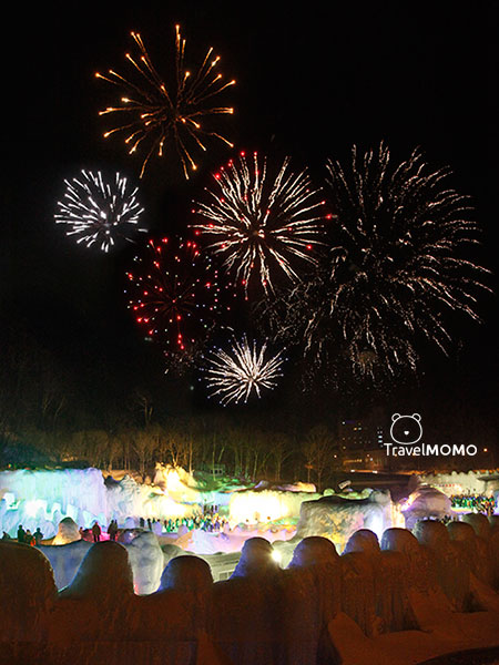 Fireworks at Sounkyo Ice Waterfall Festival 層雲峽冰瀑祭的煙火表演