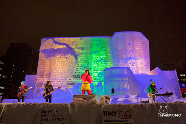 Taiwan ice sculpture in 2016 Sapporo Snow Festival. 2016年札幌雪祭台灣大型冰雕