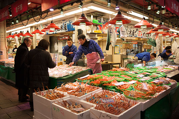 Omi-cho market in Kanazawa, Japan 日本金沢「近江町市場」