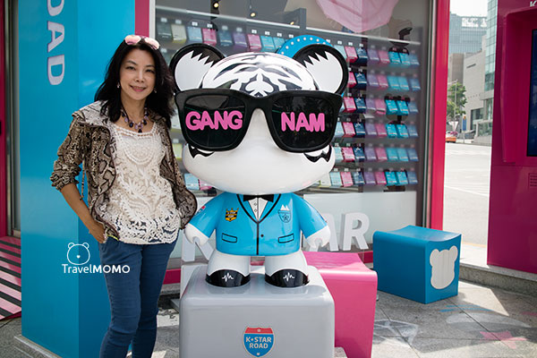 Kate Wu with PSY GangnamDol 