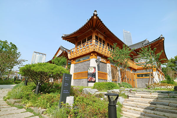Hanok houses in Incheon Songdo Central Park