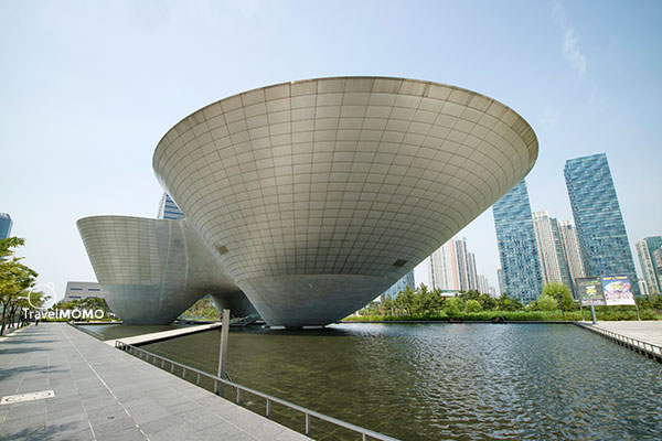 Tri-bowl Culture Center in Incheon