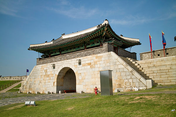 Changyongmun Gate 蒼龍門 