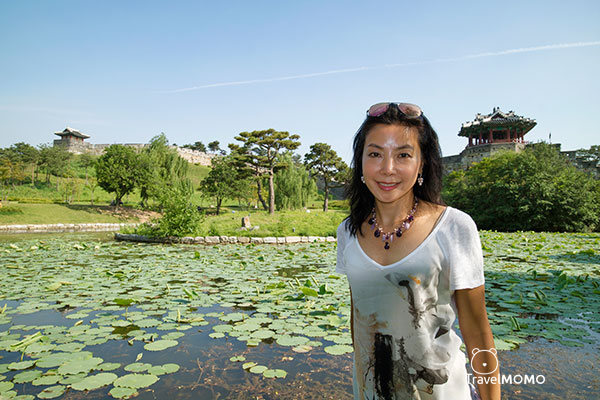 Kate Wu at lotus pond