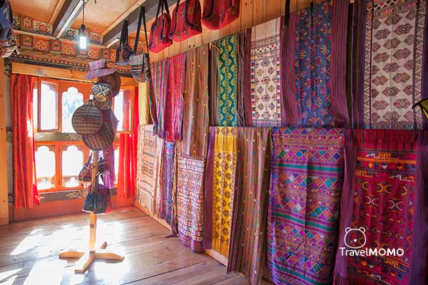 Weaving shop in Bhutan 不丹的紡織商店